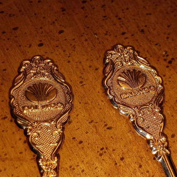 Daewoo Gold Tone Spoons set of two - Picture 3 of 4